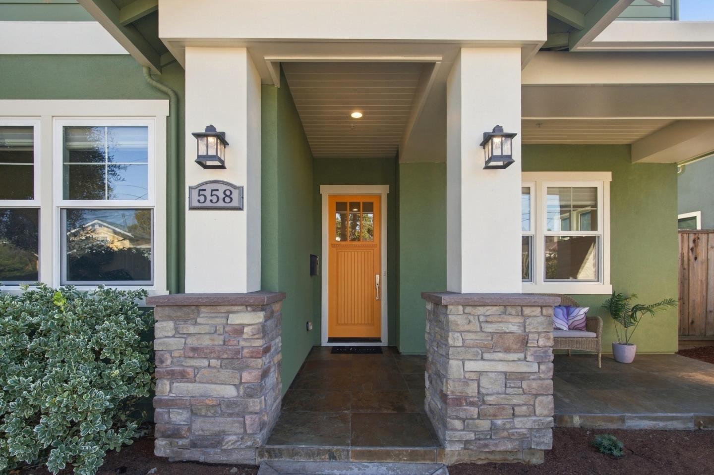 558 Coe AVE