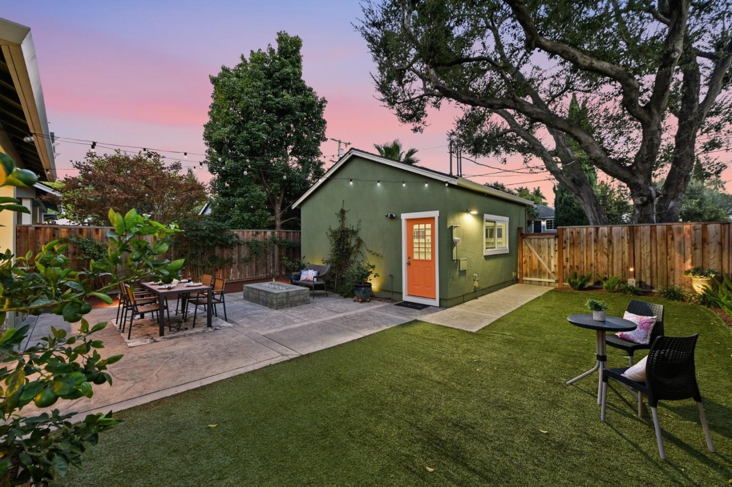 558 Coe AVE