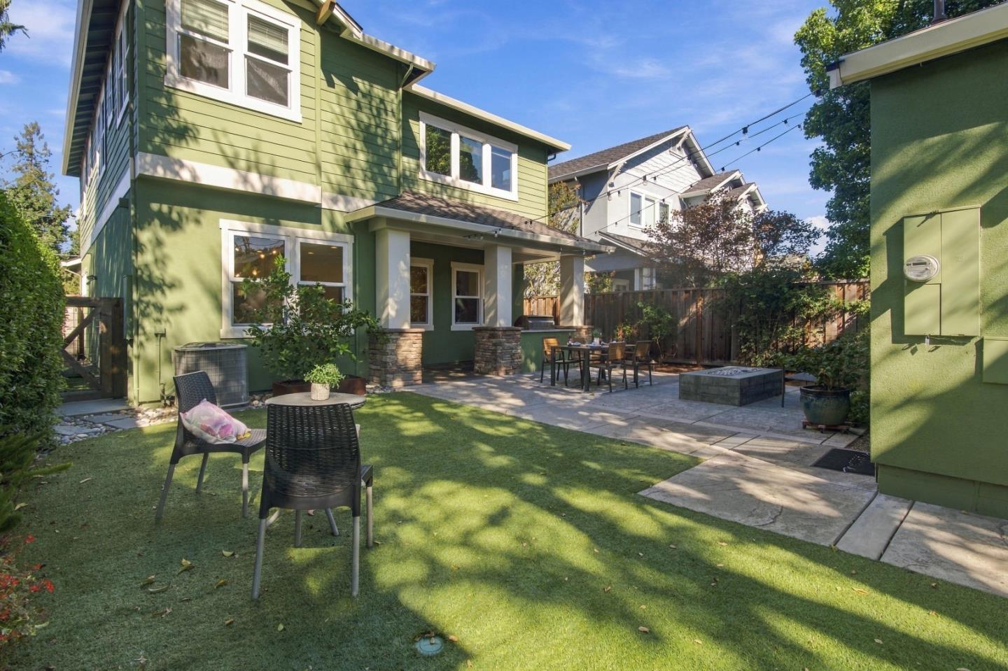 558 Coe AVE