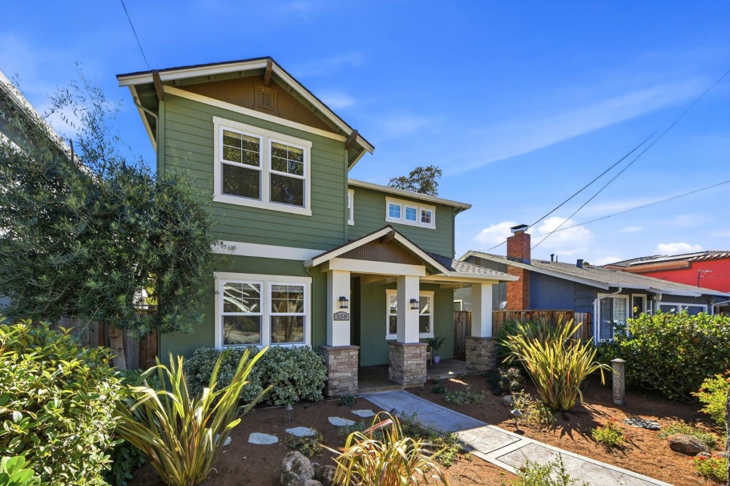558 Coe AVE
