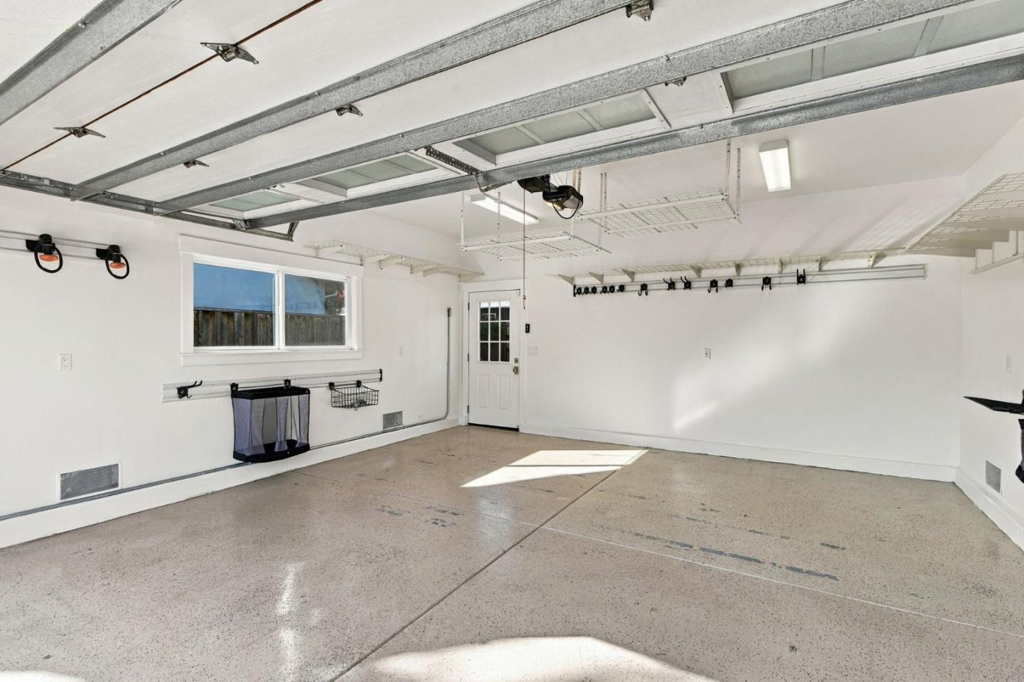 558 Coe AVE