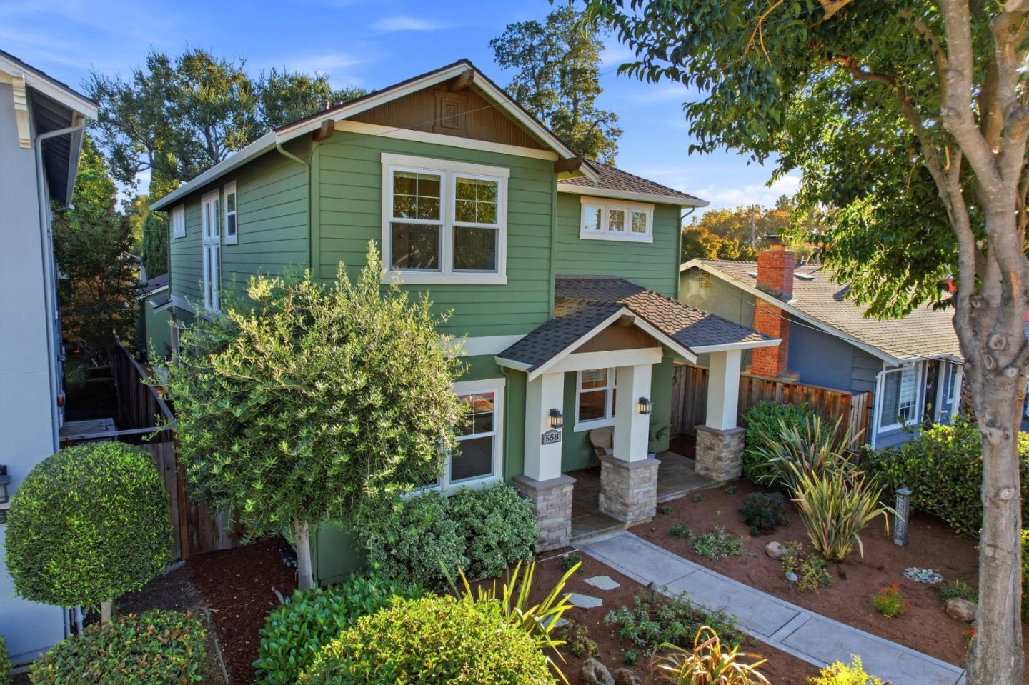 558 Coe AVE