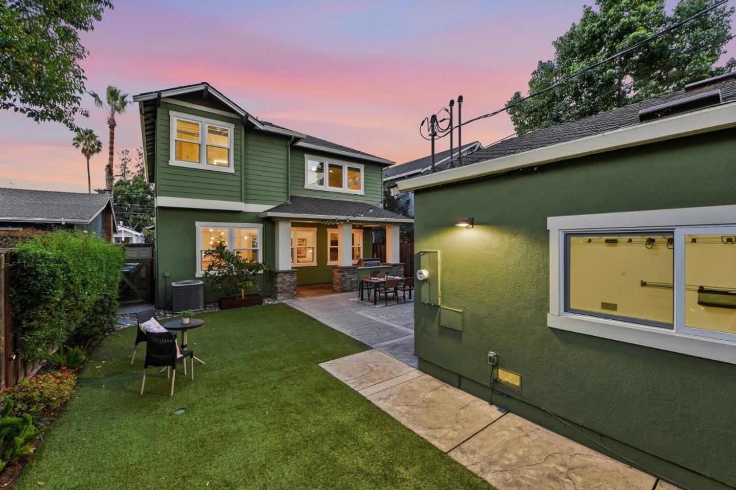 558 Coe AVE