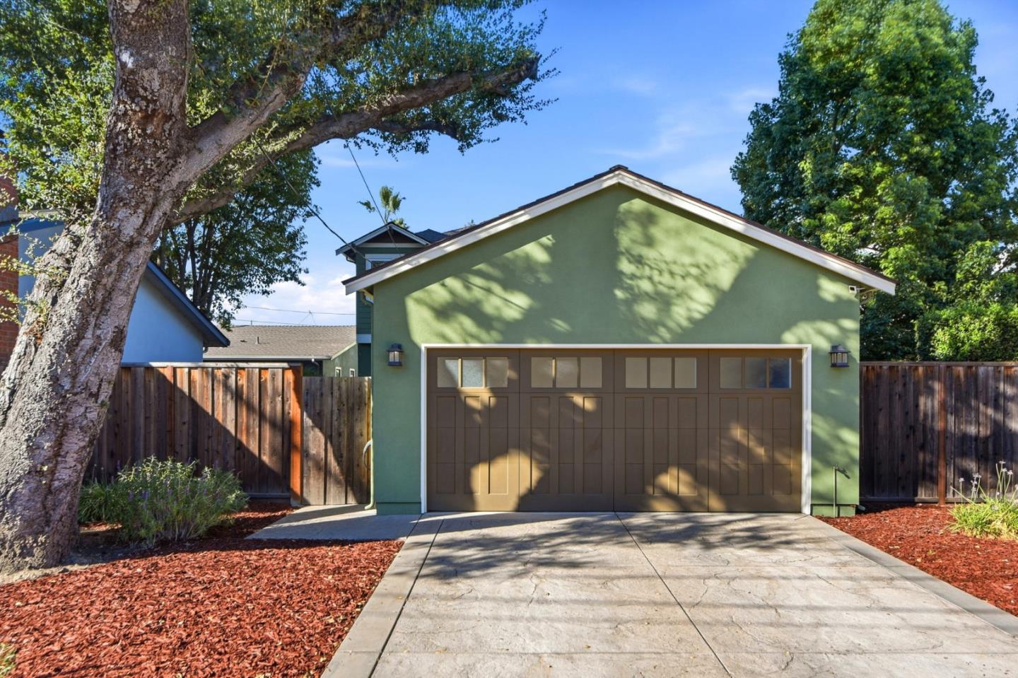 558 Coe AVE