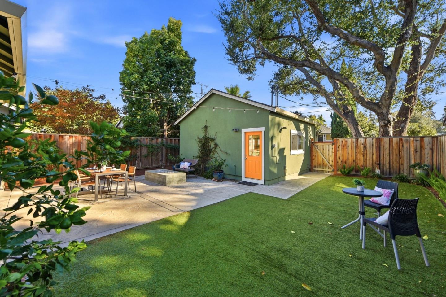 558 Coe AVE