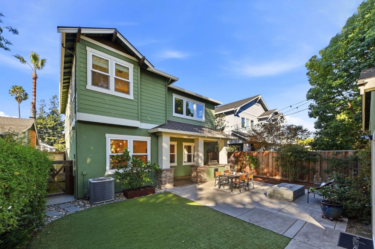 558 Coe AVE