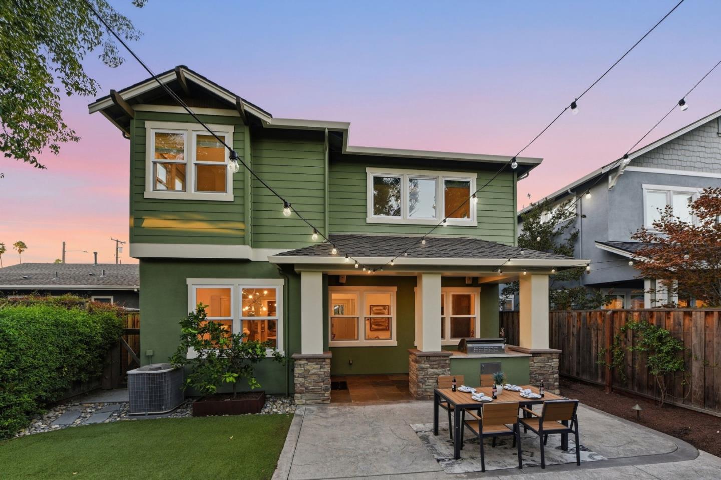 558 Coe AVE