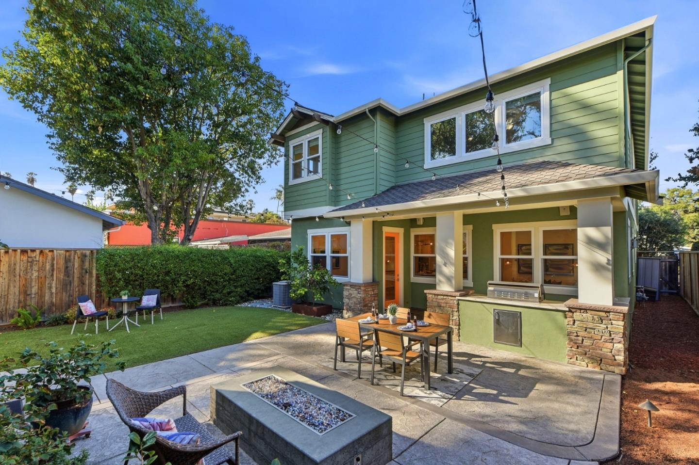 558 Coe AVE