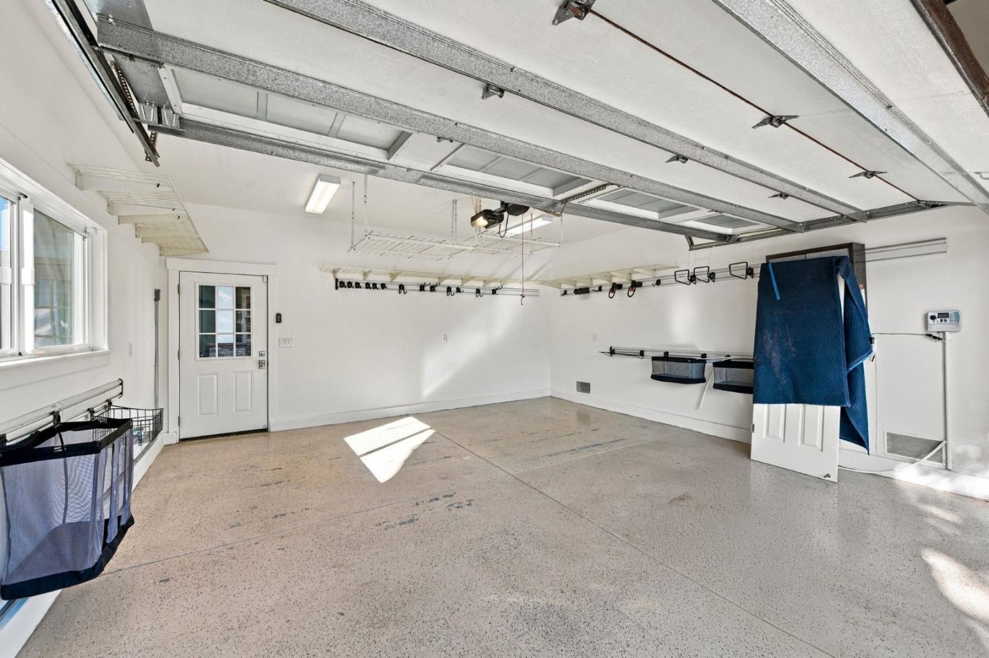 558 Coe AVE