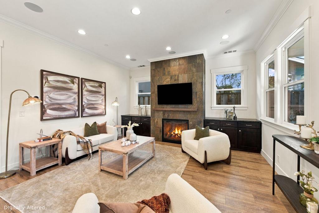 558 Coe AVE