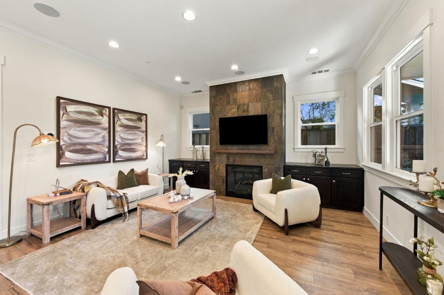 558 Coe AVE