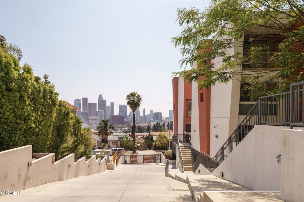 1015 Figueroa Terrace 19