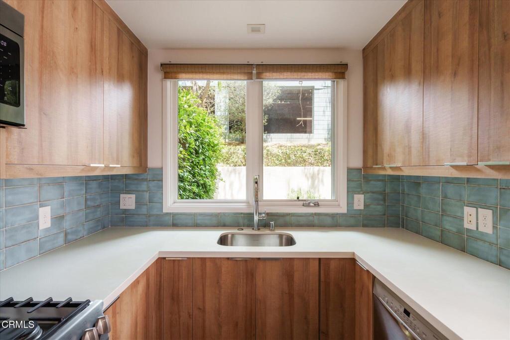 1015 Figueroa Terrace 19