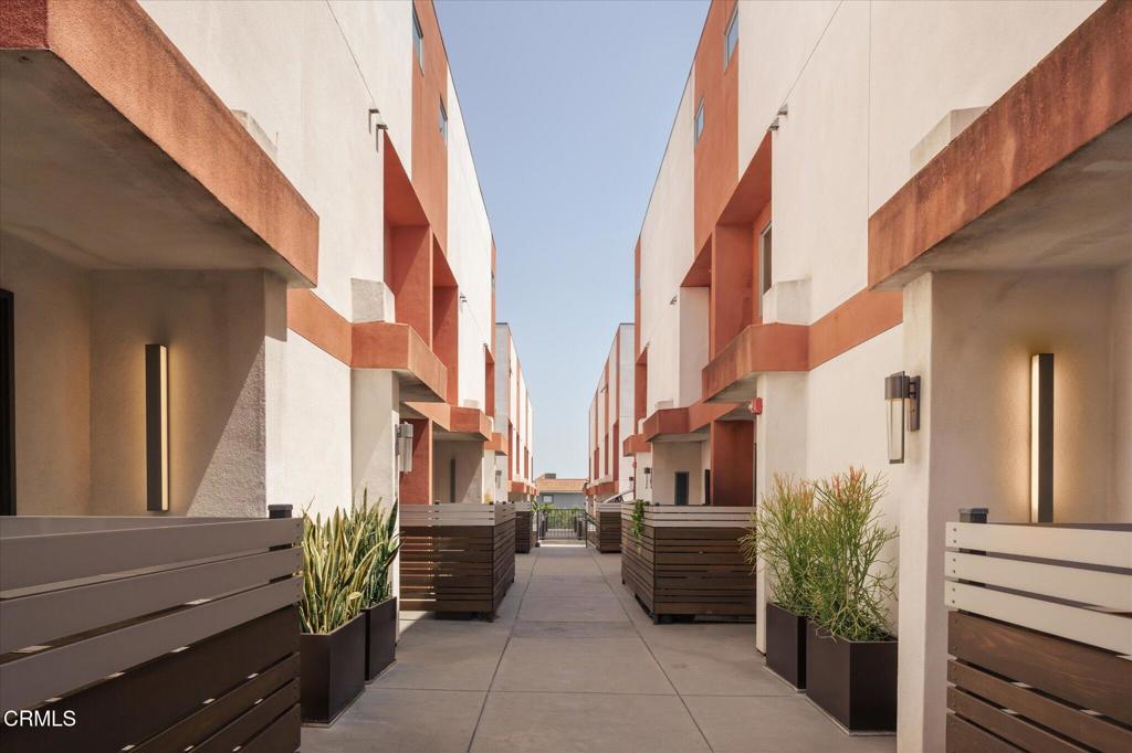 1015 Figueroa Terrace 19