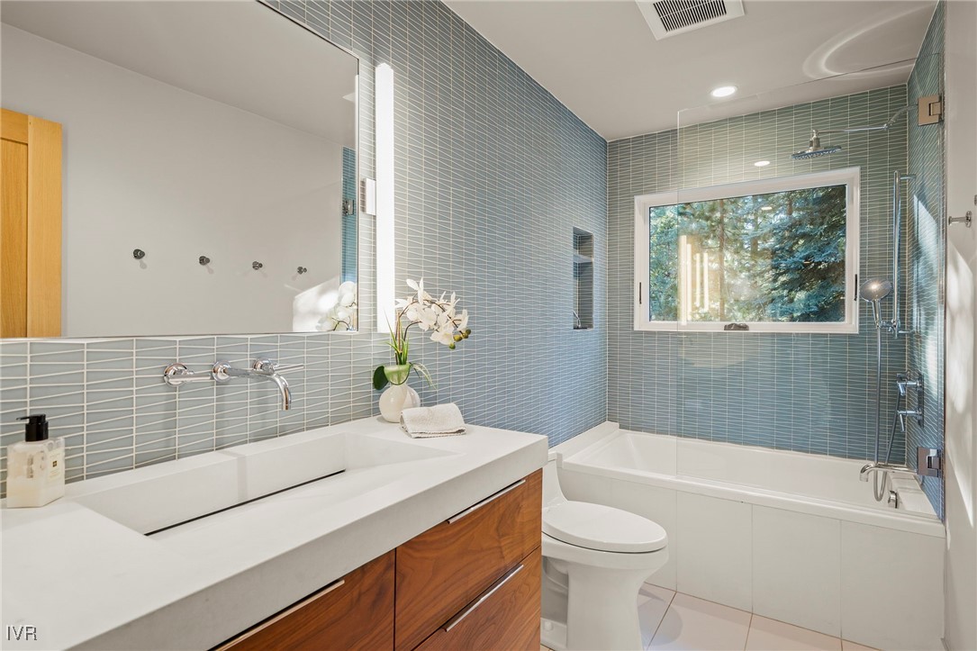 594 Ponderosa Avenue