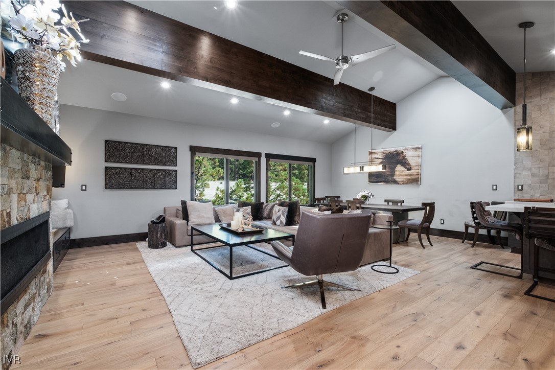 1000 Lakeshore 18