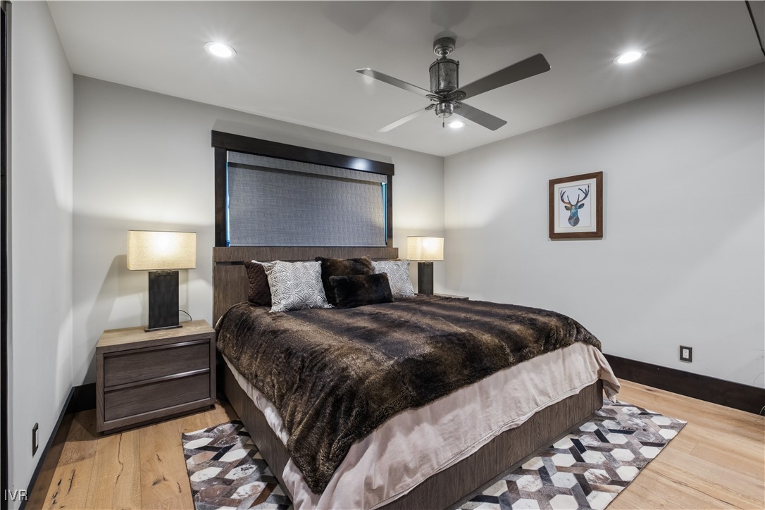 1000 Lakeshore 18