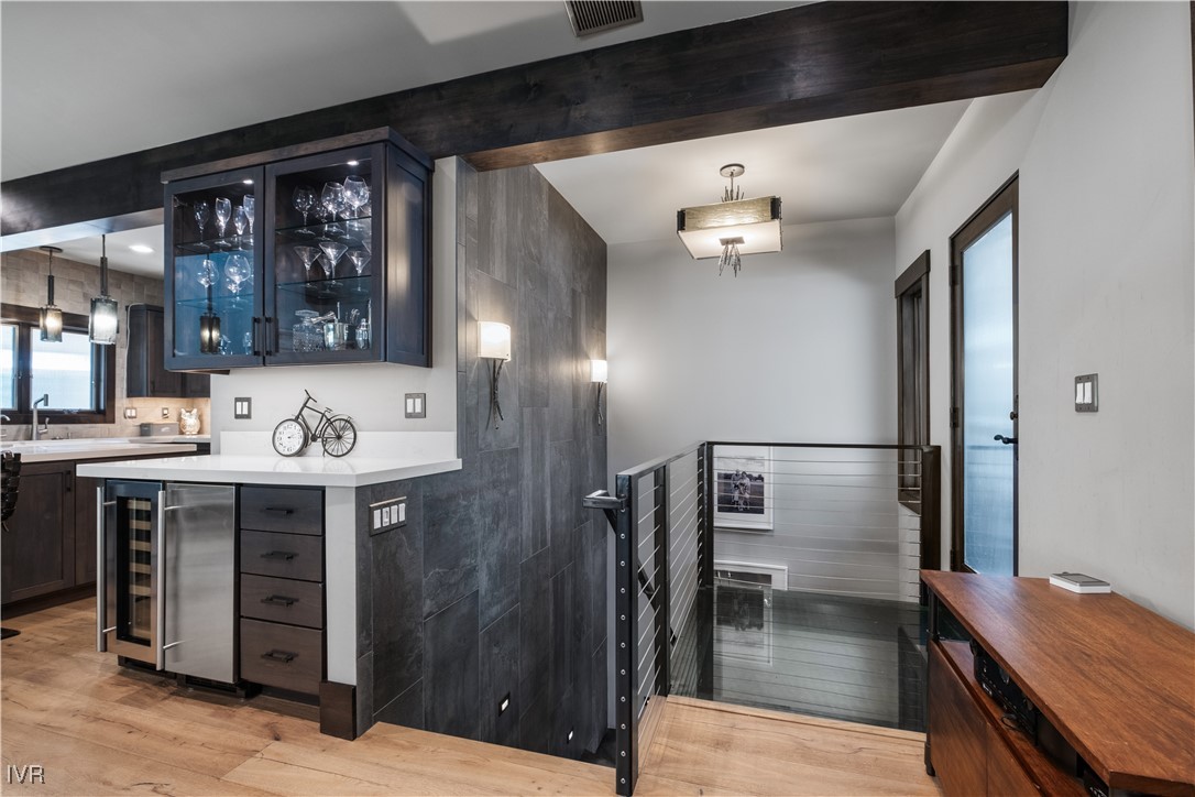 1000 Lakeshore 18