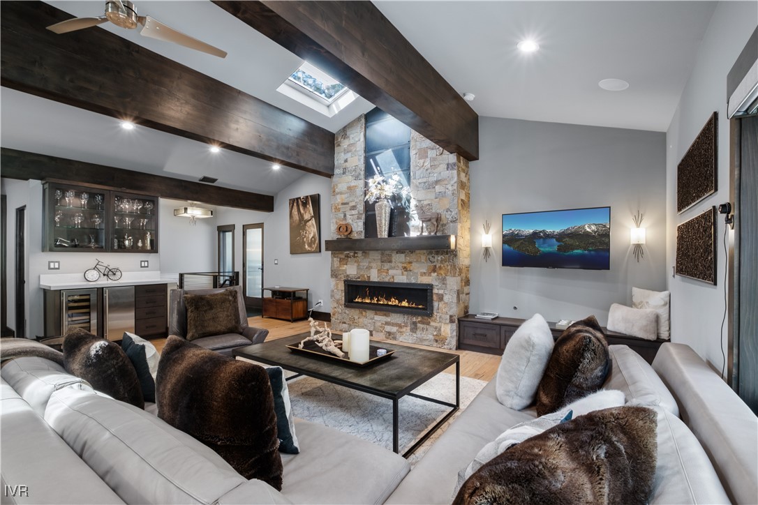 1000 Lakeshore 18