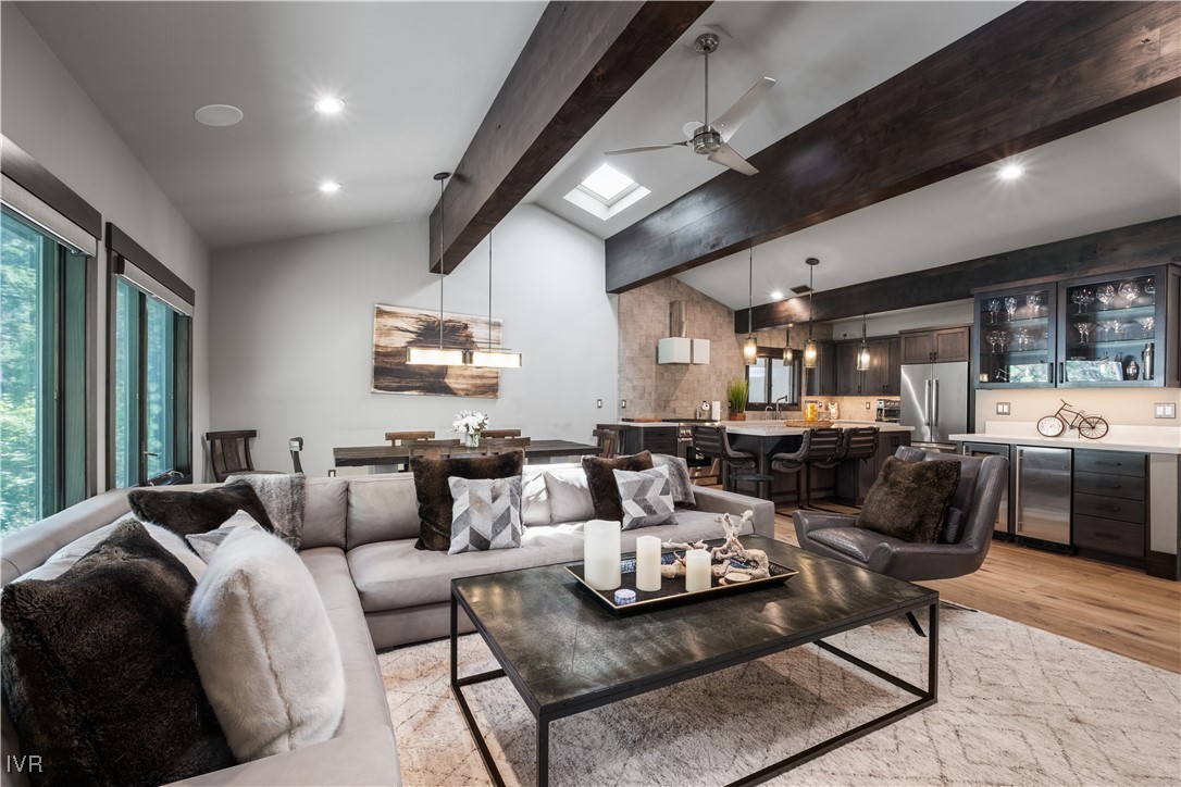 1000 Lakeshore 18