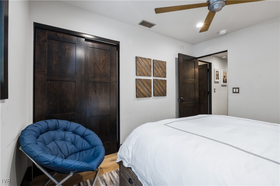 1000 Lakeshore 18