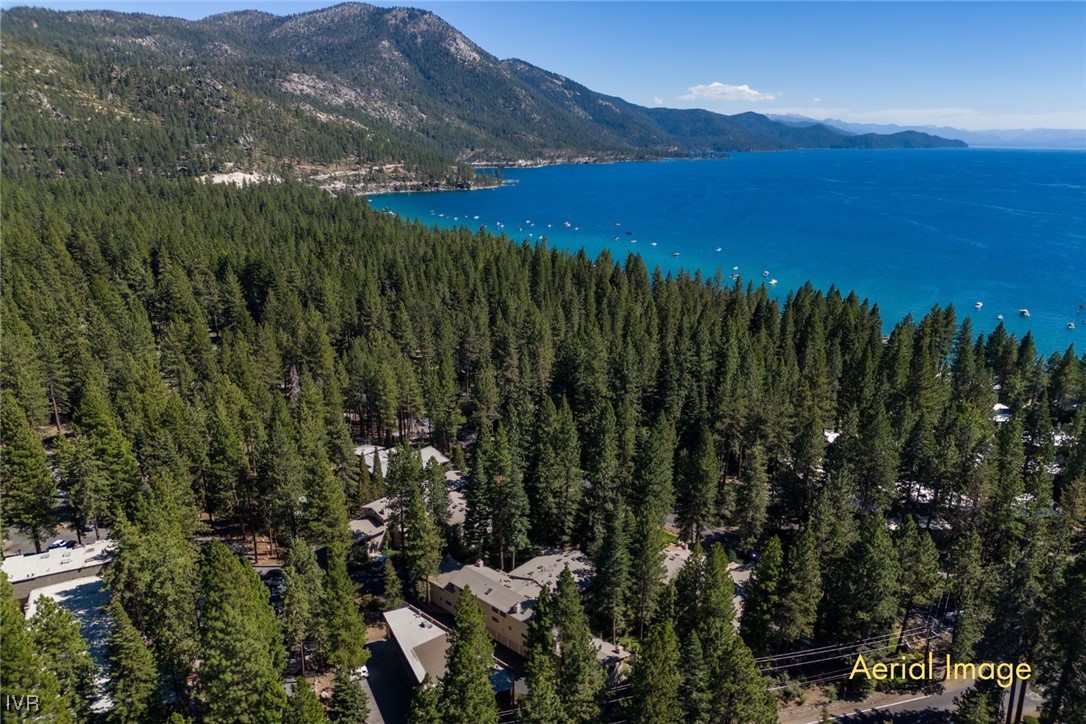 1000 Lakeshore 18