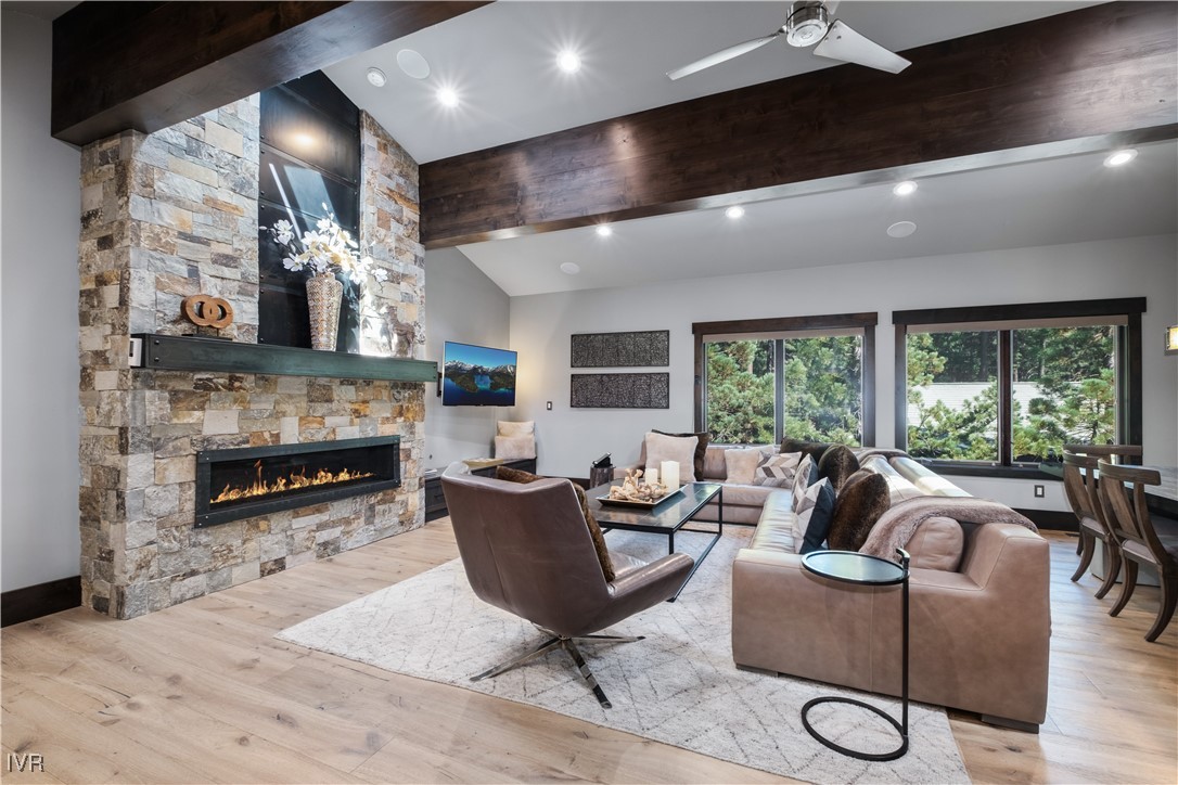 1000 Lakeshore 18