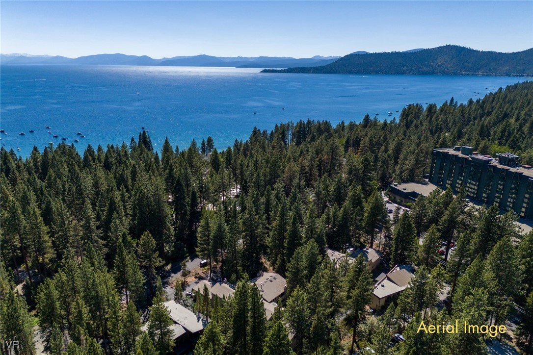 1000 Lakeshore 18