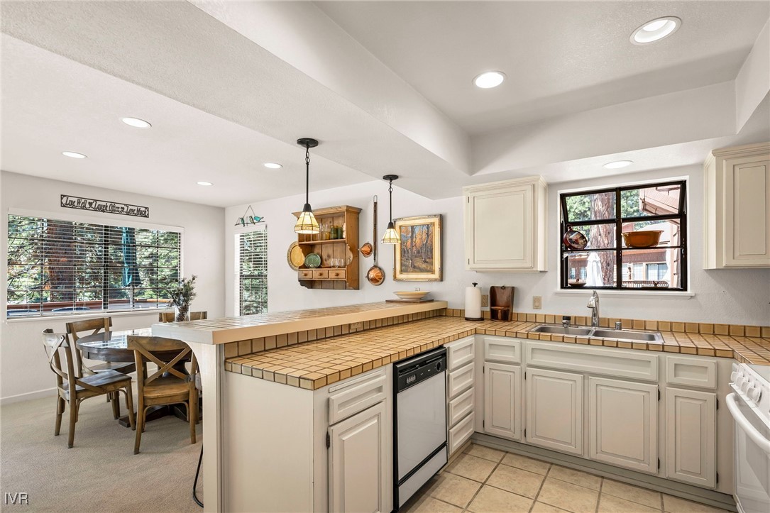 875 Southwood Boulevard 19