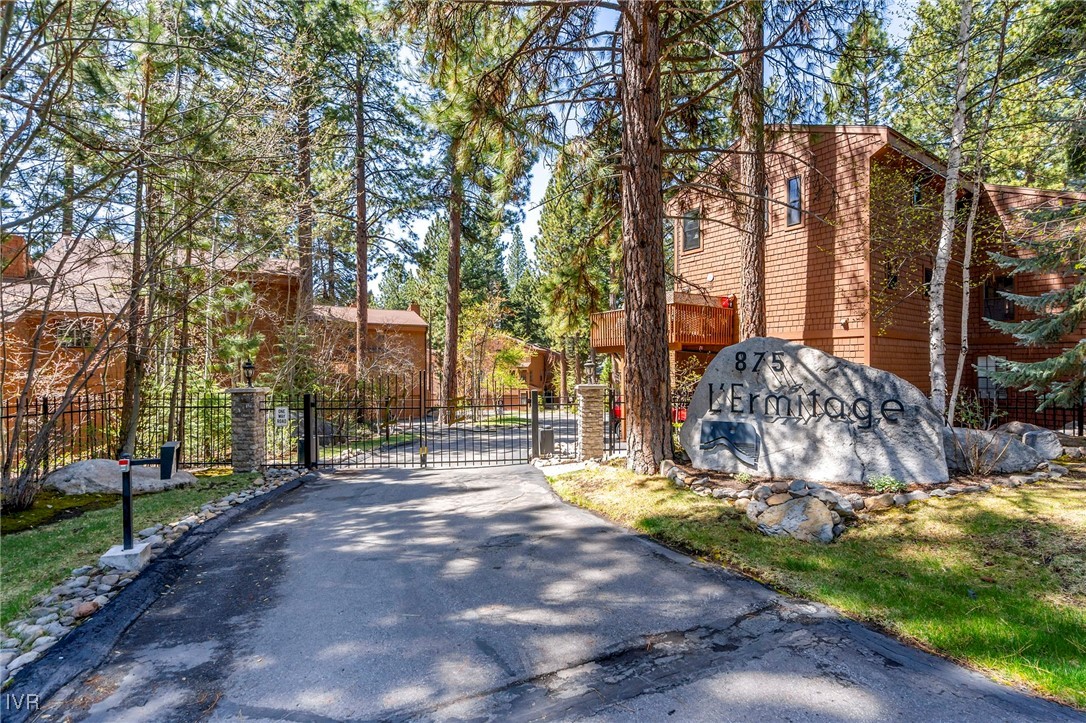 875 Southwood Boulevard 19