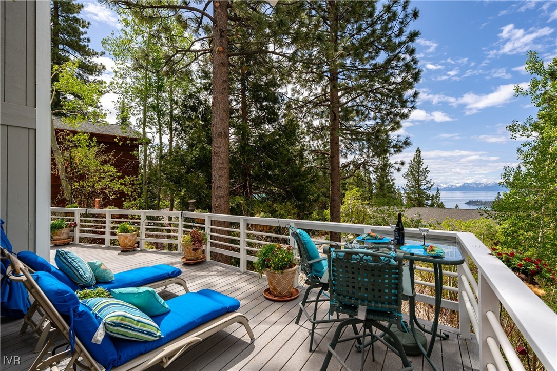 552 Valley Dr