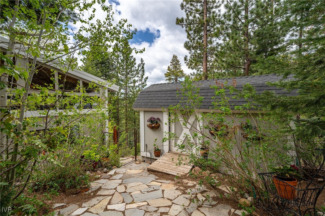 552 Valley Dr