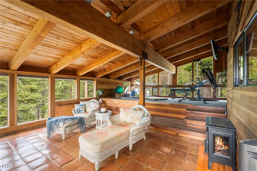 552 Valley Dr