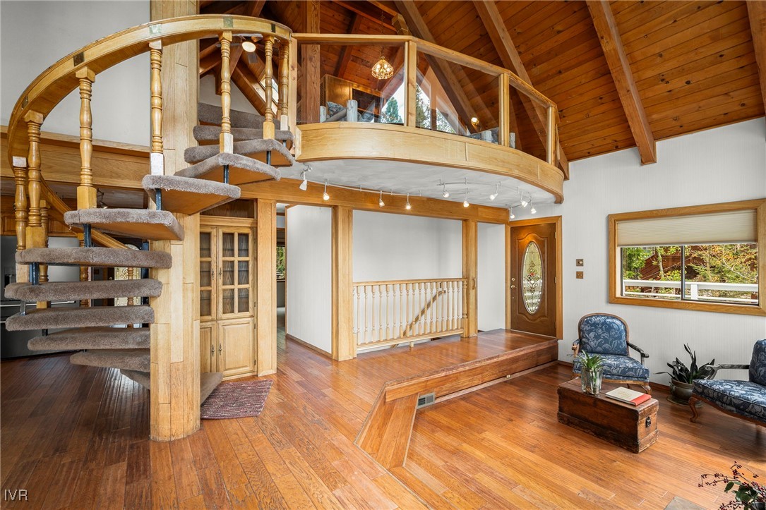 552 Valley Dr