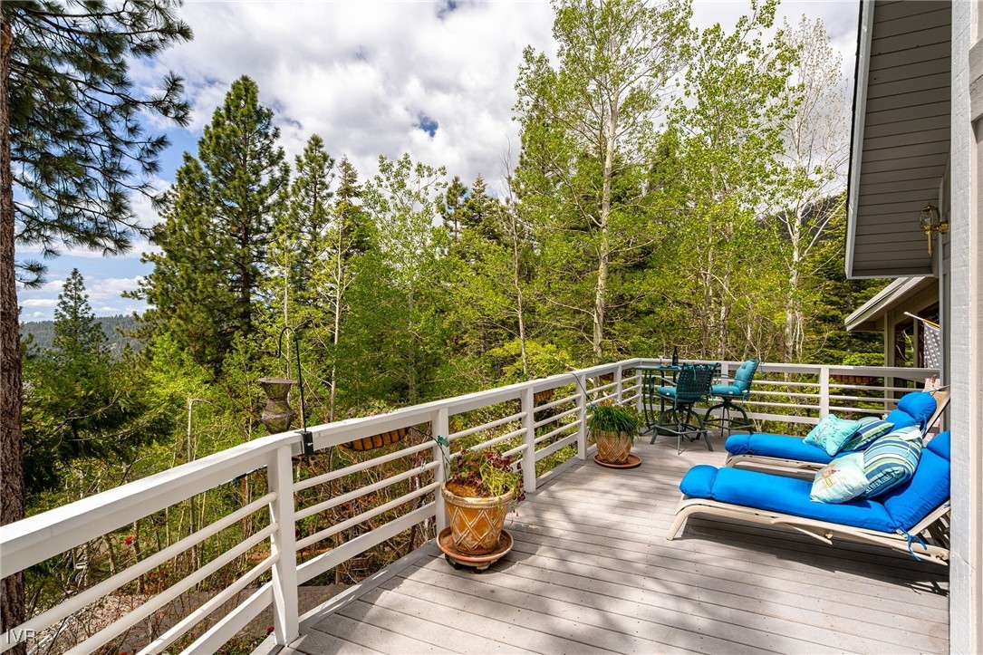 552 Valley Dr