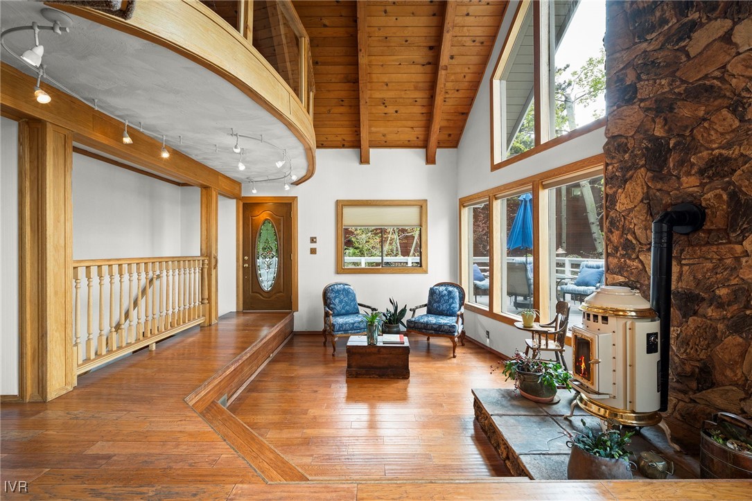 552 Valley Dr