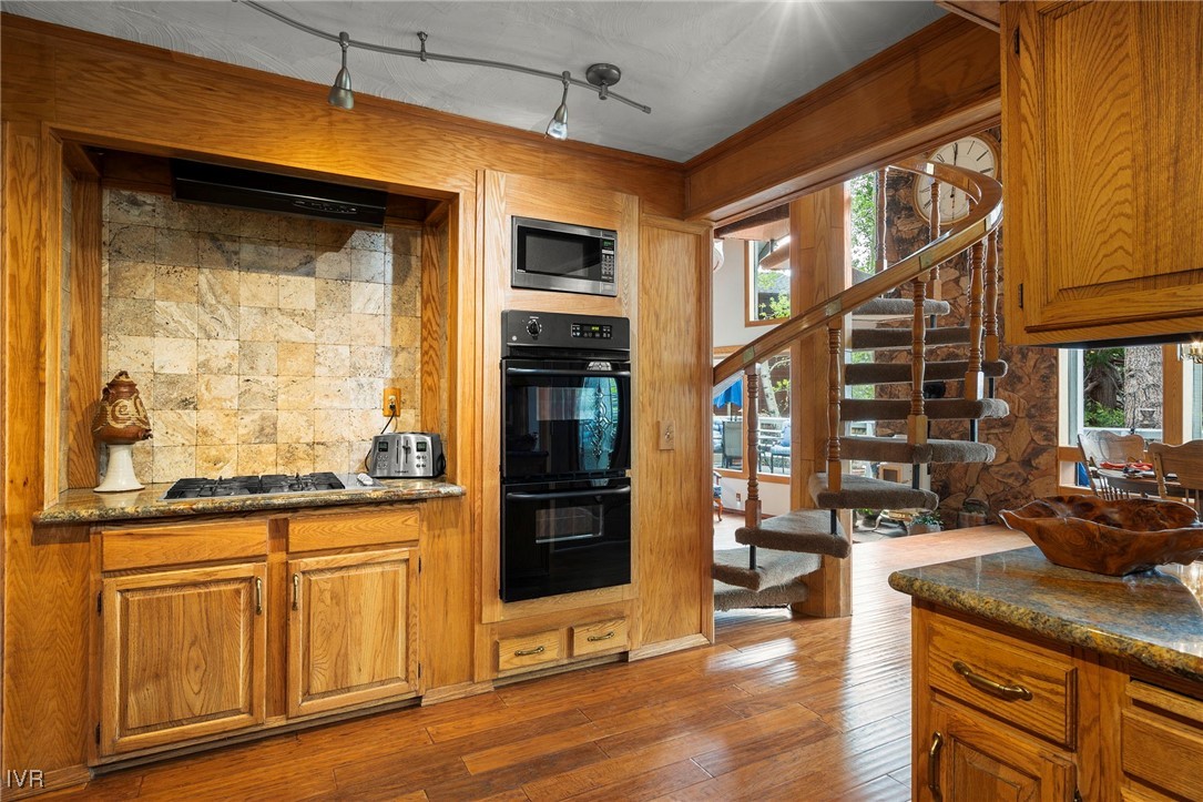 552 Valley Dr