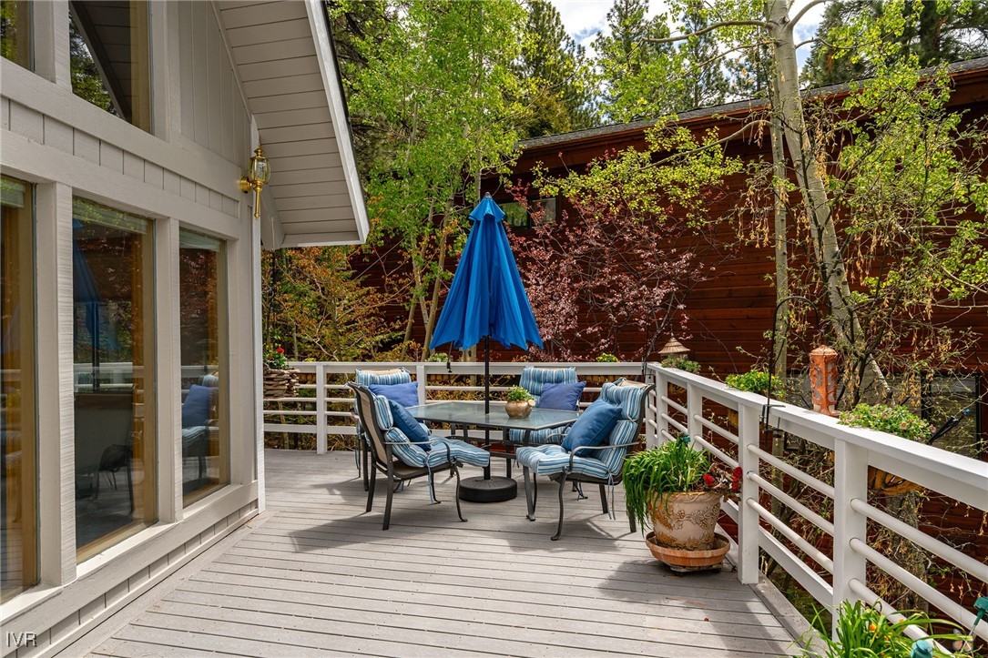 552 Valley Dr