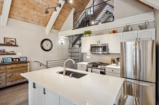 989 Tahoe Boulevard 84