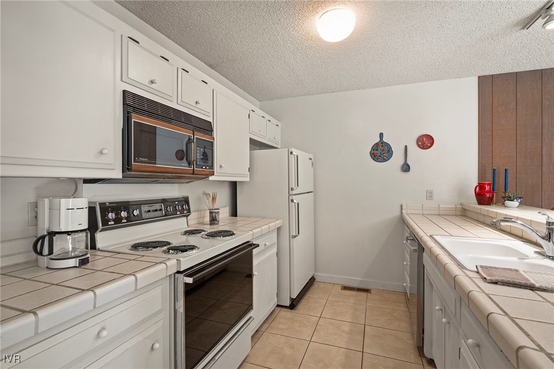 954 Fairway Boulevard 4