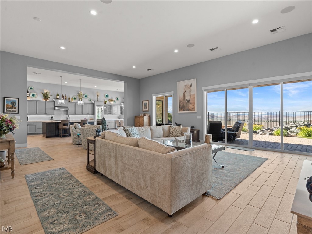 3063 Feathertop Dr