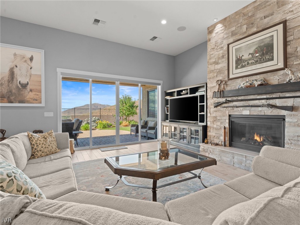 3063 Feathertop Dr