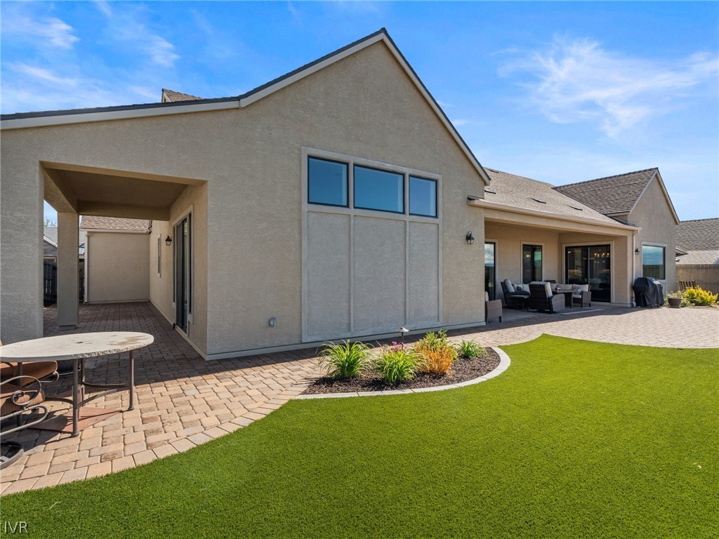 3063 Feathertop Dr