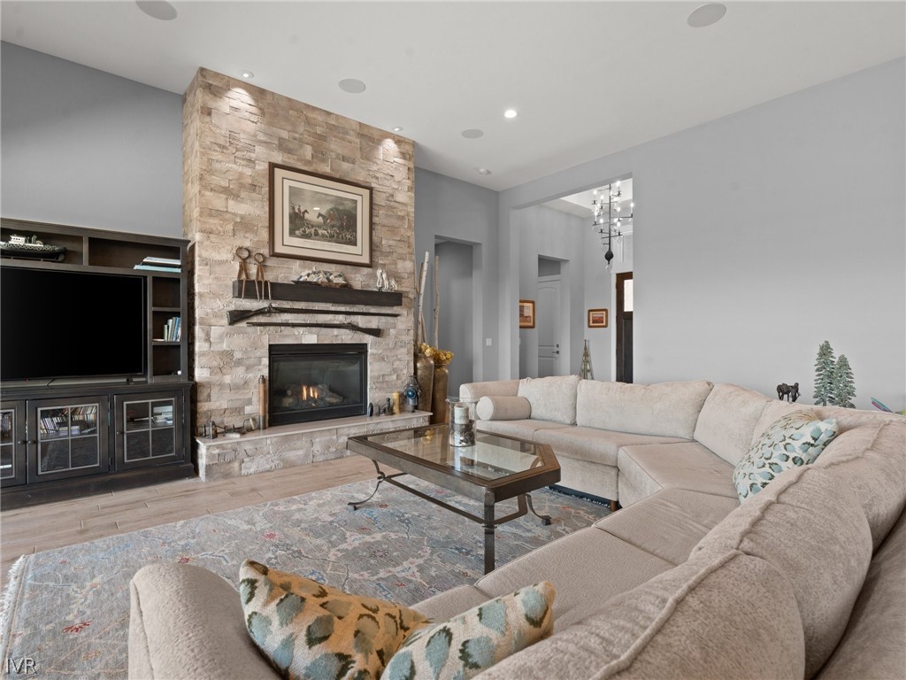 3063 Feathertop Dr