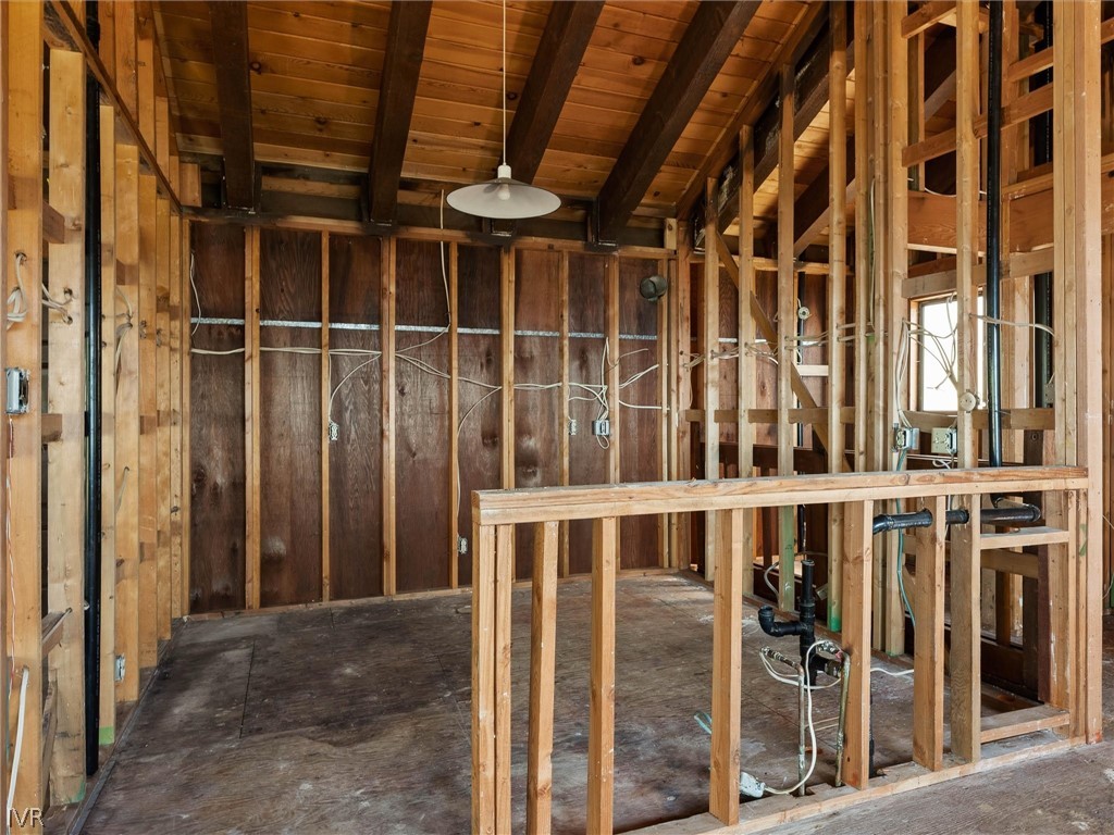 557 Knotty Pine Drive