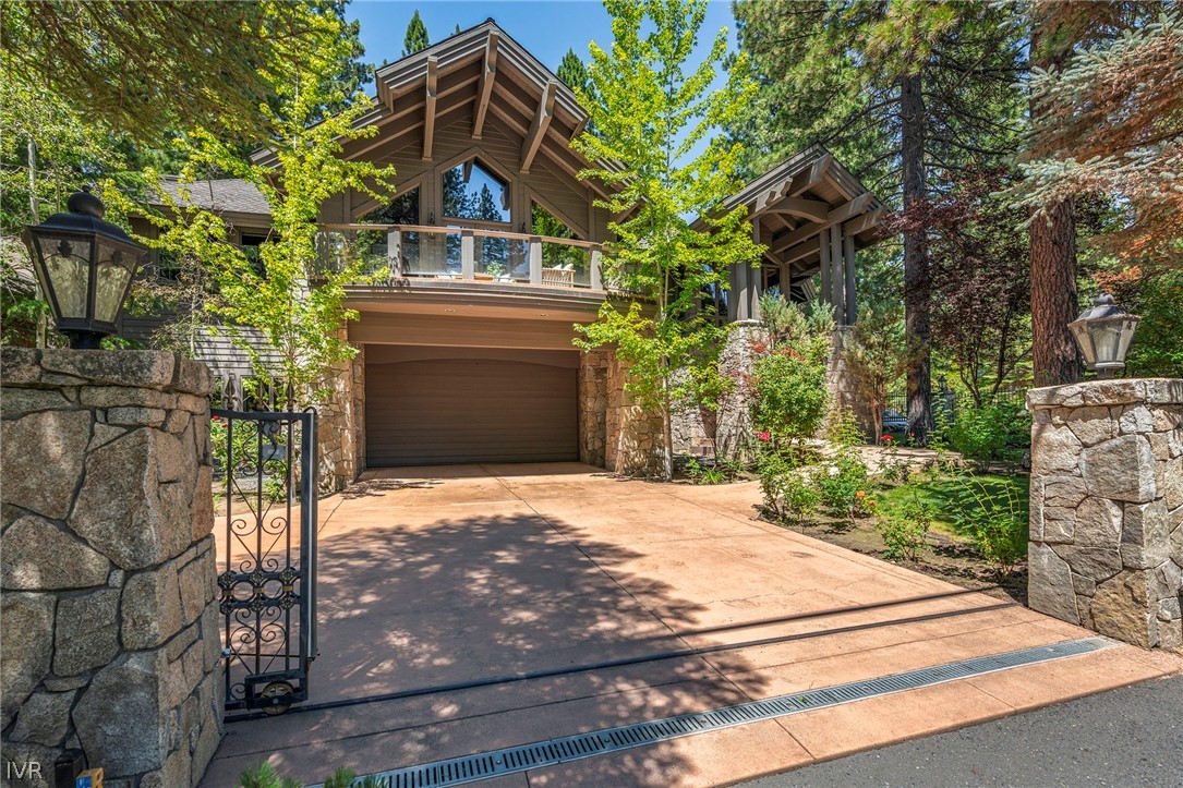 896 Lakeshore Boulevard