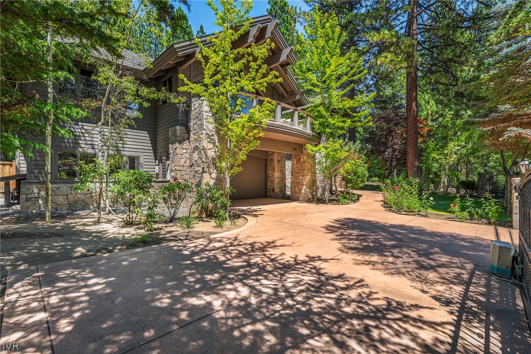896 Lakeshore Boulevard