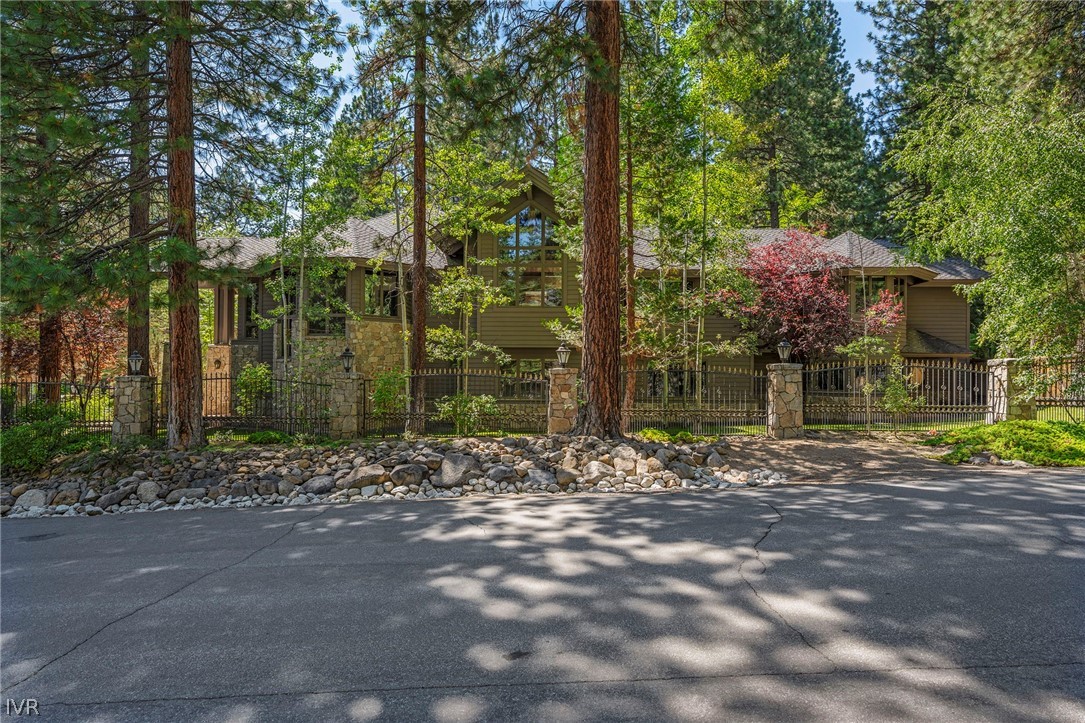 896 Lakeshore Boulevard