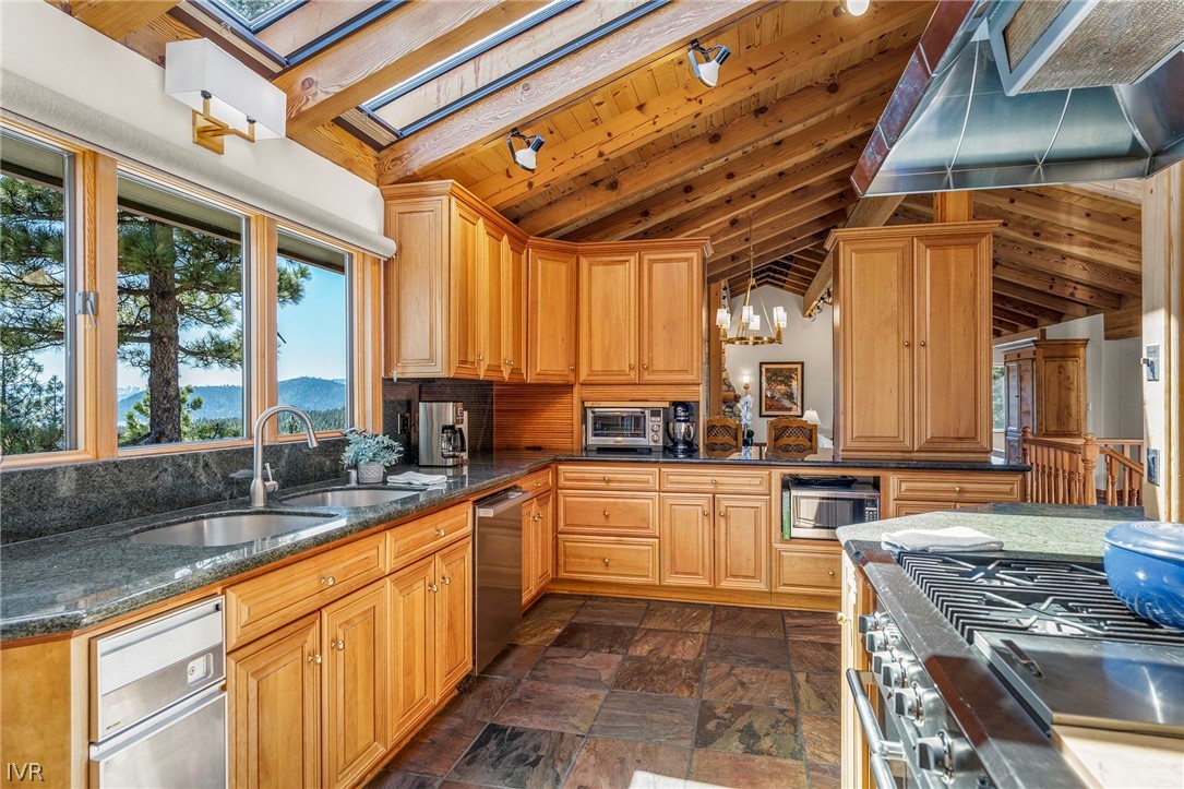 545 Alpine View