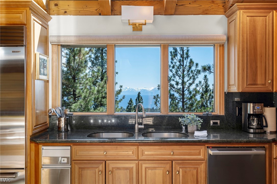 545 Alpine View